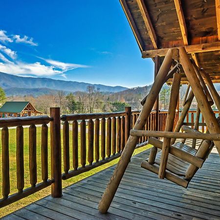 Spectacular Mtns Views With Private Hot Tub With Pool Table And Private Pond Vila Sevierville Exterior foto