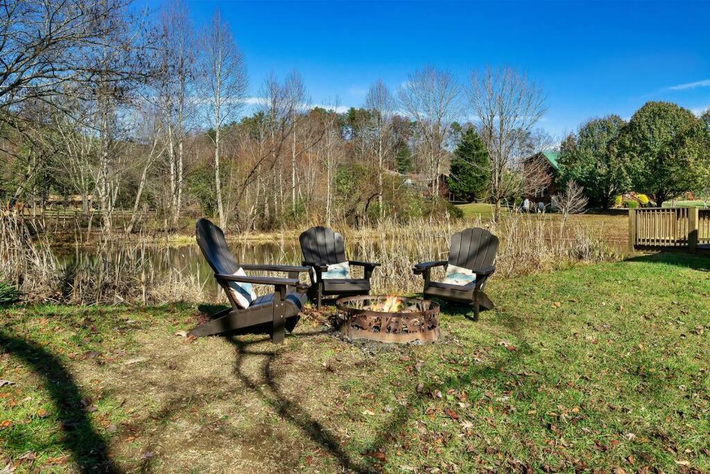 Spectacular Mtns Views With Private Hot Tub With Pool Table And Private Pond Vila Sevierville Exterior foto