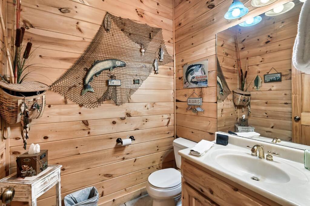 Spectacular Mtns Views With Private Hot Tub With Pool Table And Private Pond Vila Sevierville Exterior foto