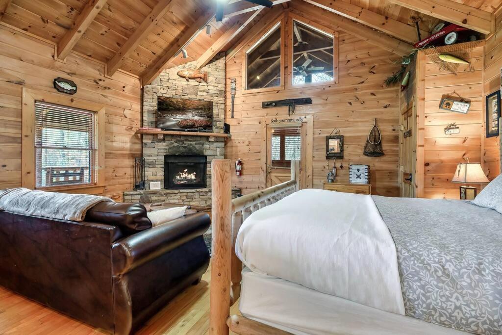 Spectacular Mtns Views With Private Hot Tub With Pool Table And Private Pond Vila Sevierville Exterior foto