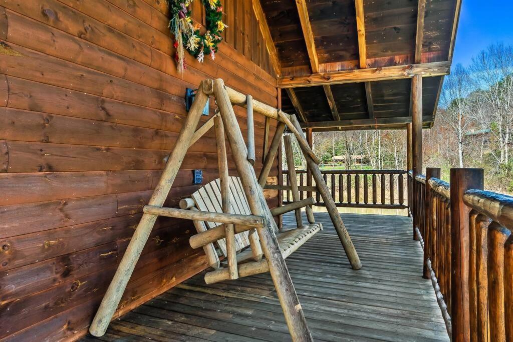 Spectacular Mtns Views With Private Hot Tub With Pool Table And Private Pond Vila Sevierville Exterior foto
