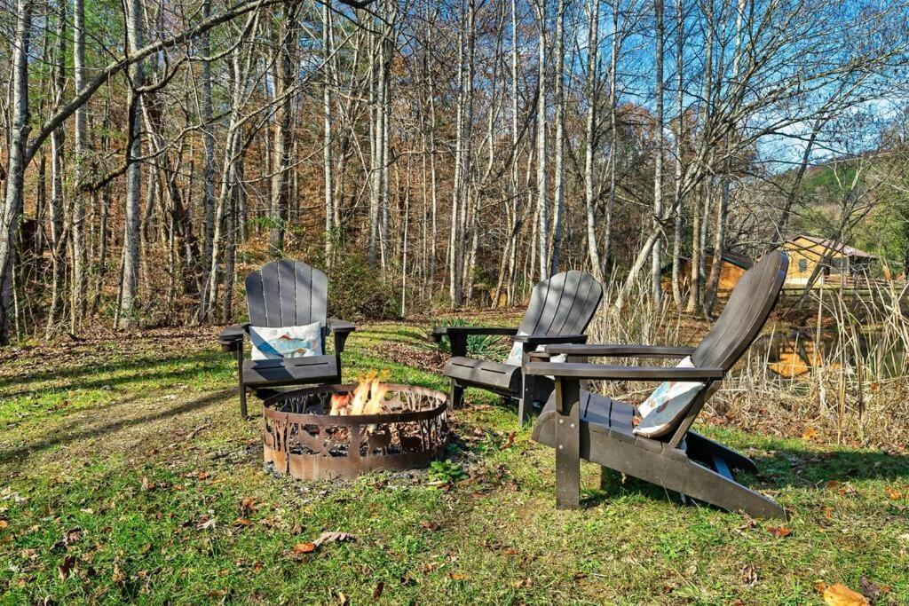 Spectacular Mtns Views With Private Hot Tub With Pool Table And Private Pond Vila Sevierville Exterior foto