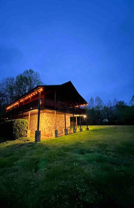 Spectacular Mtns Views With Private Hot Tub With Pool Table And Private Pond Vila Sevierville Exterior foto