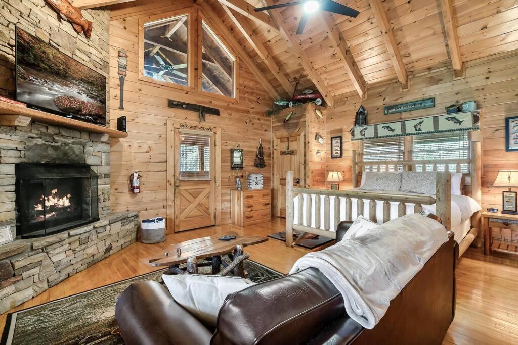 Spectacular Mtns Views With Private Hot Tub With Pool Table And Private Pond Vila Sevierville Exterior foto
